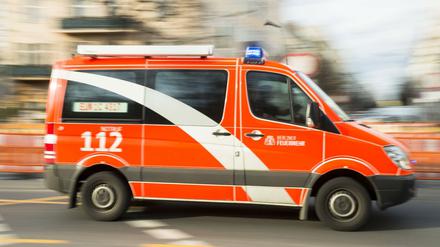 Ein Rettungswagen der Feuerwehr in Berlin (Symbolbild).