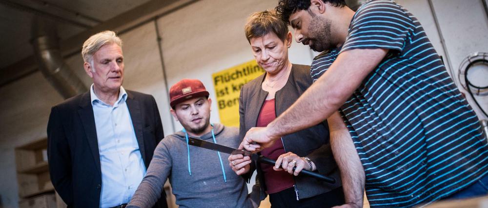 Senatorin Elke Breitenbach (Linke) bei einer Initiative zur Integration von Geflüchteten in den Berliner Arbeitsmarkt.