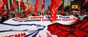 Kommunisten-Anhänger protestieren gegen die Erhöhung des Rentenalters. Moskau, den 2. September 2018. REUTERS/Sergei Karpukhin