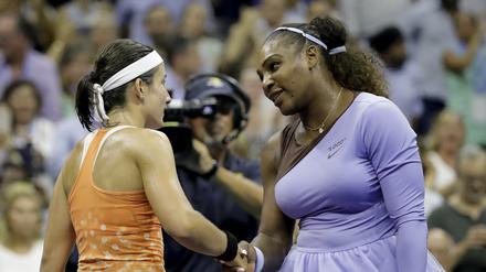 Abschied. Für Anastasija Sevastova (links) endeten die US Open mit dem Spiel gegen Serena Williams.