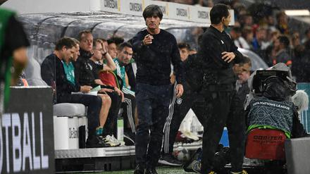 Da geht es lang! Joachim Löw.