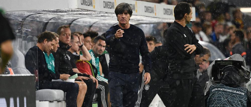 Da geht es lang! Joachim Löw.