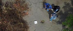 Mexiko: Arbeiter an der Stelle eines illegalen Massengrabes.