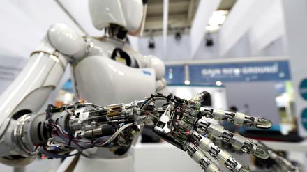 Die zunehmende Vermenschlichung von Robotern und Künstlicher Intelligenz ist ethisch mindestens fragwürdig.