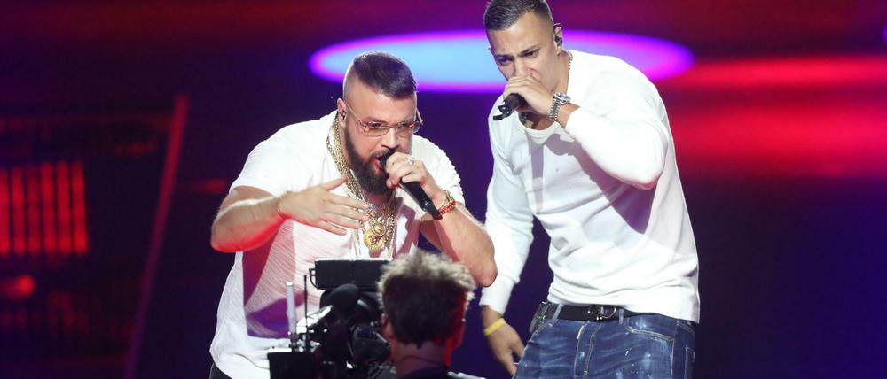Kollegah (l) und Farid Bang treten bei der 27. Verleihung des Deutschen Musikpreises Echo auf. 