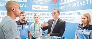 Partner der Polizei: Michael Müller im Gespräch mit Personalvermittlern. 