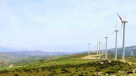 Die Vision, in der Wüste Strom zu erzeugen, existiert schon länger. Hier im Bild ein Modellwindpark im marokkanischen Tanger.