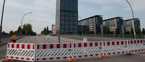 Der östliche Teil der Elsenbrücke ist am vergangenen Freitag wegen eines großen Risses in der Tragkonstruktion gesperrt worden.