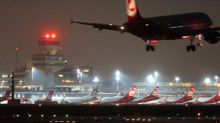 Mit dem Flugzeug geht es in Berlin nicht unbedingt schneller als mit der Bahn.