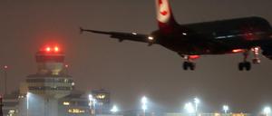 Mit dem Flugzeug geht es in Berlin nicht unbedingt schneller als mit der Bahn.