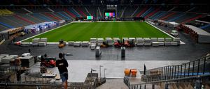 Eine der vier großen Bühnen befindet sich im Stadion. Das Foto entstand im Vorfeld des Festivals. 
