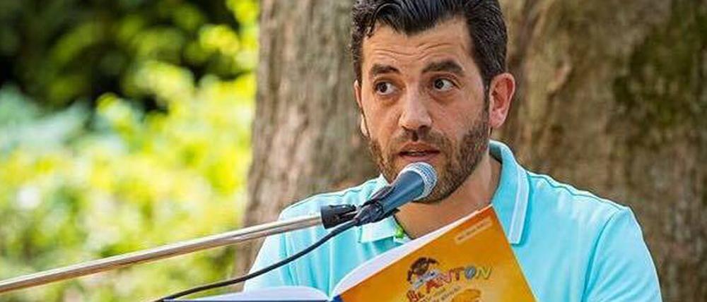 In seinem Buch erklärt Ahmet Özdemir Kindern, dass Freundschaft nicht an unterschiedlicher Herkunft scheitern sollte.
