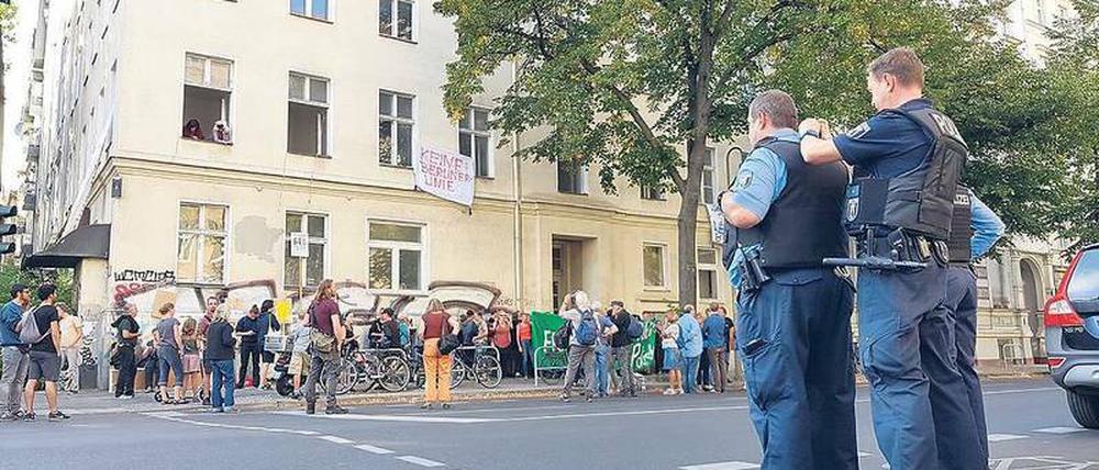 Eigentlich hätten die Besetzer das Haus schon lange ins Visier nehmen können. 