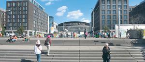 Um die Mercedes-Benz-Arena herum wird es eng.