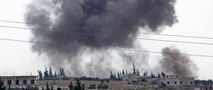 Rauchwolken über Al Habit, einem Ort in der Provinz Idlib.