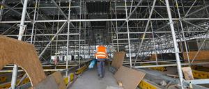 Blick ins Innere der Neuen Nationalgalerie in Berlin 