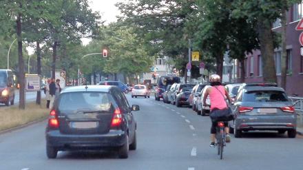 Noch ist die Brandenburgische Straße in weiten Teilen keine angenehme Route für Radler. Das soll sich ändern. 