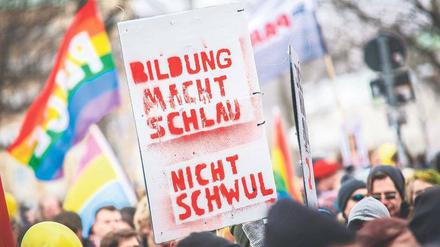 Aufklärung hilft. Doch fehlt in dem Band etwa eine Auseinandersetzung mit religiösen Argumenten.