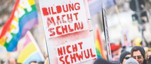 Aufklärung hilft. Doch fehlt in dem Band etwa eine Auseinandersetzung mit religiösen Argumenten.