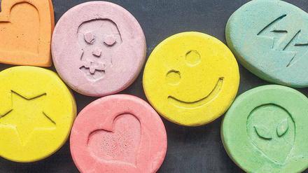 Der Ecstasy-Wirkstoff MDMA betäubt die Amygdala, das Angstzentrum im Gehirn. Das soll Patienten mit Posttraumatischer Belastungsstörung helfen, sich mit der Ursache ihrer Traumata auseinanderzusetzen. 