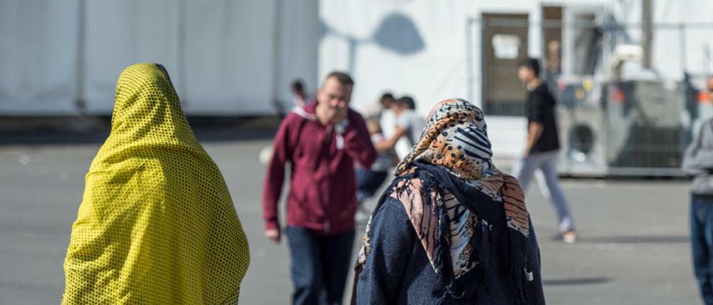 Frauen in einer Erstaufnahmeeinrichtung für Flüchtlinge. 