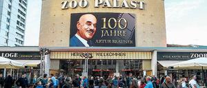 Das Geburtstagskind empfing unter anderem Mario Adorf und dessen Frau Monique. 