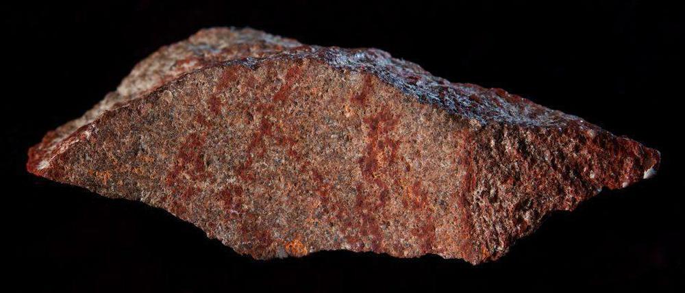 Klare Linien. Die Steinzeit-Menschen in der Blombos-Höhle waren statusbewusst und malten nicht auf Papier oder Tablet-Computern, sondern auf Steinen.