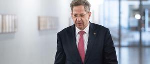 Hans-Georg Maaßen kommt aus der Sitzung des Parlamentarischen Kontrollgremiums für die Geheimdienste im Deutschen Bundestag.
