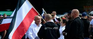 Neonazis während des Aufmarsches am 18. August in Spandau. 