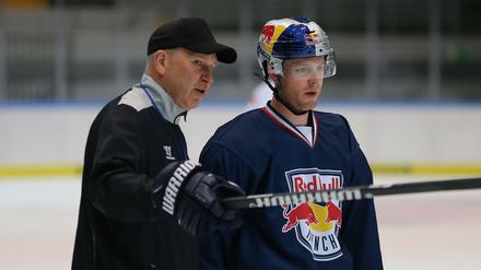Da geht es lang. Don Jackson und sein Spieler Matt Stajan.