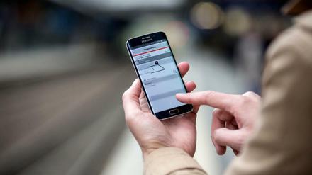 Immer häufiger nutzen Kunden den DB Navigator, die beliebte Anwendung fürs Smartphone.