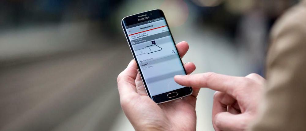 Immer häufiger nutzen Kunden den DB Navigator, die beliebte Anwendung fürs Smartphone.