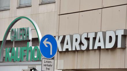 Die Warenhäuser Karstadt und Kaufhof in der Trierer Innenstadt.