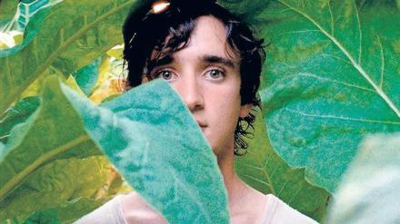 Der junge Lazzaro (Adriano Tardiolo) ist ein moderner Heiliger ohne Religion, der sich für seine Mitmenschen aufopfert.