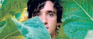 Der junge Lazzaro (Adriano Tardiolo) ist ein moderner Heiliger ohne Religion, der sich für seine Mitmenschen aufopfert.