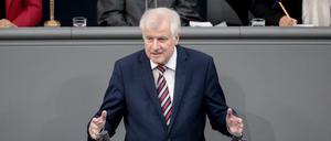 Horst Seehofer (CSU), Bundesminister des Innern, für Bau und Heimat, stellt seinen Haushaltsplan im Deutschen Bundestag vor.