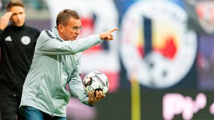 Wo geht es zum Sieg? Ralf Rangnick wartet noch auf den ersten Liga-Erfolg in dieser Saison.