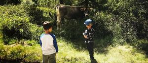 Ruhige Momente, wie hier am Straßenrand in Italien, sind flüchtig, wenn man mit Kindern verreist. 