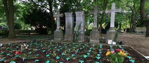 der Armenfriedhof Berlins ist der Alte Dom Friedhof St. Hedwig in Mitte. 