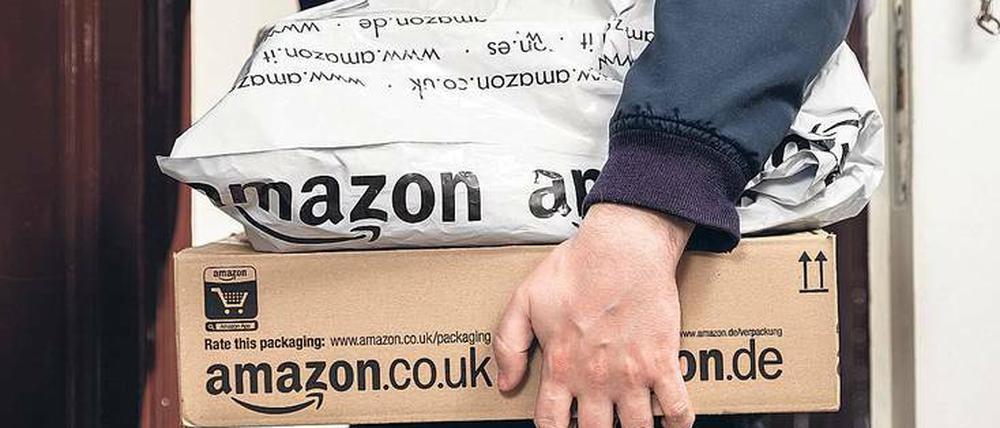 Paketboten, Reinigungskräfte oder Friseurinnen gehören mit einem Bruttoeinkommen von 1200 Euro zu den schlecht bezahlten Beschäftigten, die sich zunehmend aus politischen Willensbildungsprozessen zurückziehen.