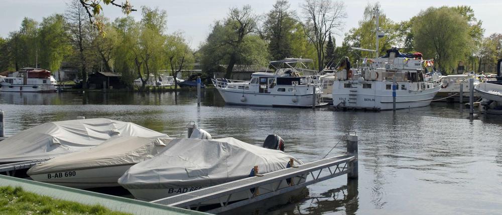 Offenbar passieren im Schmöckwitzer Yachthafen manche Dinge, ohne dass die Behörden etwas davon mitbekommen.
