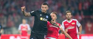 Viel Arbeit. Gegen Duisburg hatten Florian Hübner und der 1. FC Union einige Probleme. 