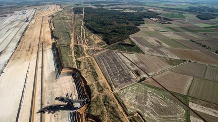 Der Tagebau Hambach gilt als Auslaufmodell - und ist zum Symbol des Widerstands gegen den Braunkohleabbau geworden.