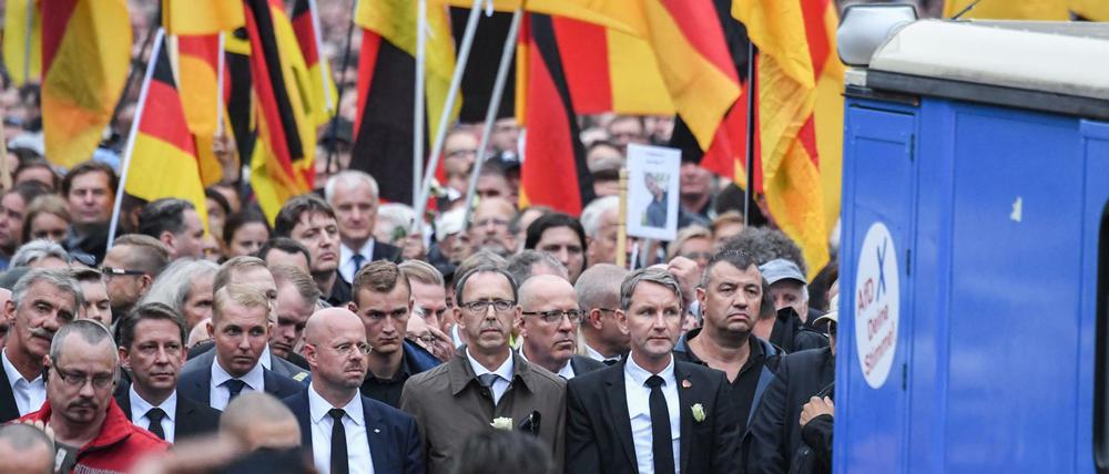 Teilnehmer der Demonstration von AfD und dem ausländerfeindlichen Bündnis Pegida in Chemnitz