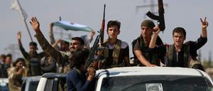 Syrische Rebellen bei Idlib. 