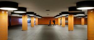 Angstraum in Orange. Als Grusel-Drehort ist der Tunnel populär.