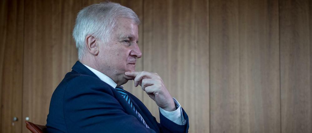 Eigentlich möchte Seehofer als der gesehen werden, der die Koalition auf den richtigen Pfad bringt.