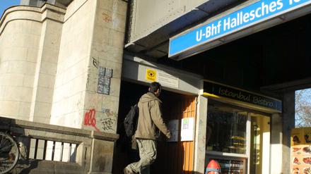 U-Bahnhof Hallesches Tor. Und weiter geht's mit der Baustelle.