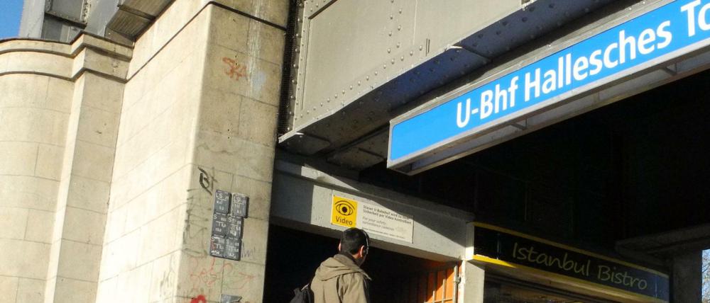 U-Bahnhof Hallesches Tor. Und weiter geht's mit der Baustelle.