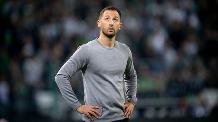 Da guckst du. Domenico Tedesco hat mit Schalke die ersten drei Saisonspiele verloren. 